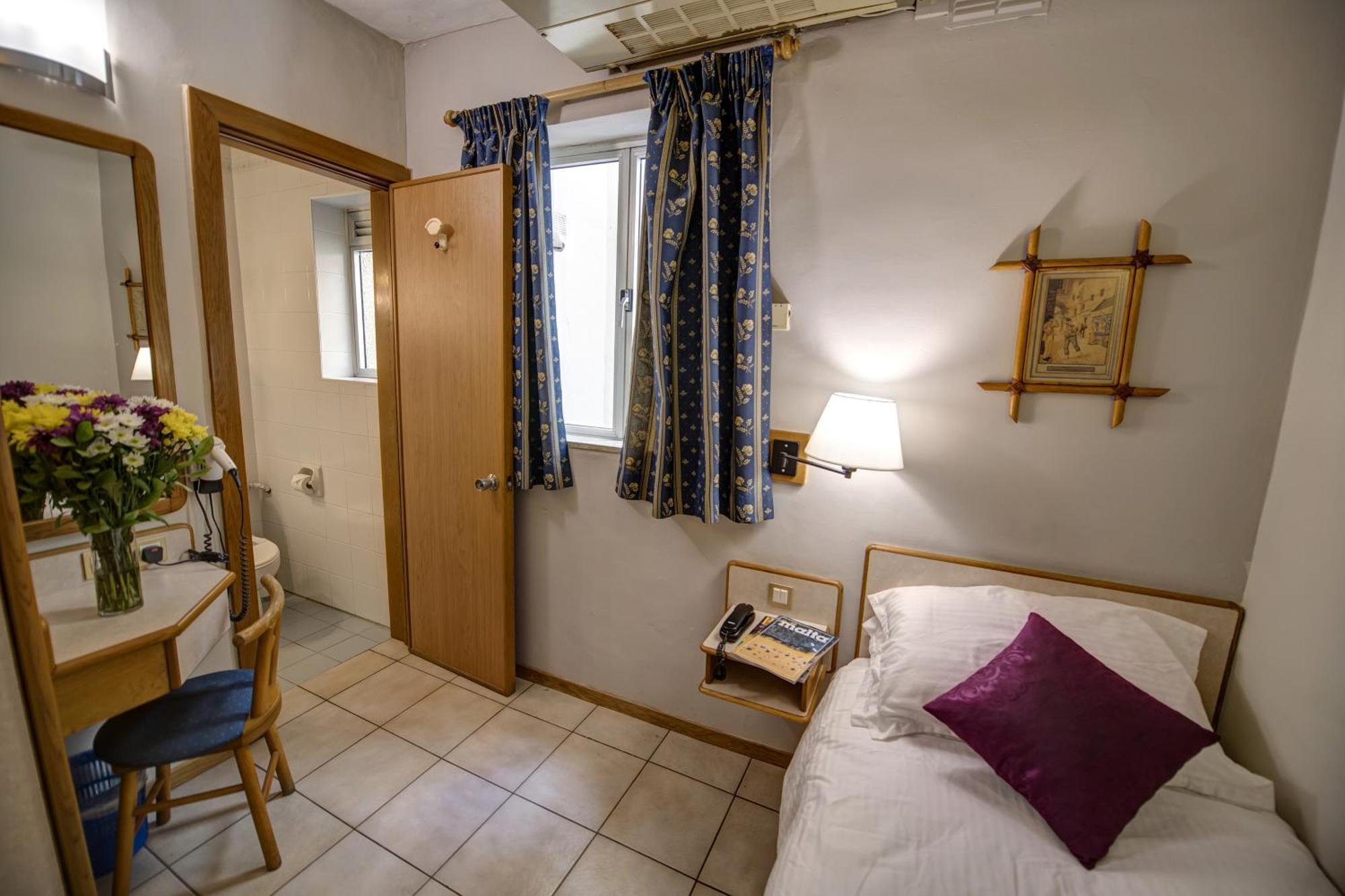 Sliema Chalet Hotel Room photo